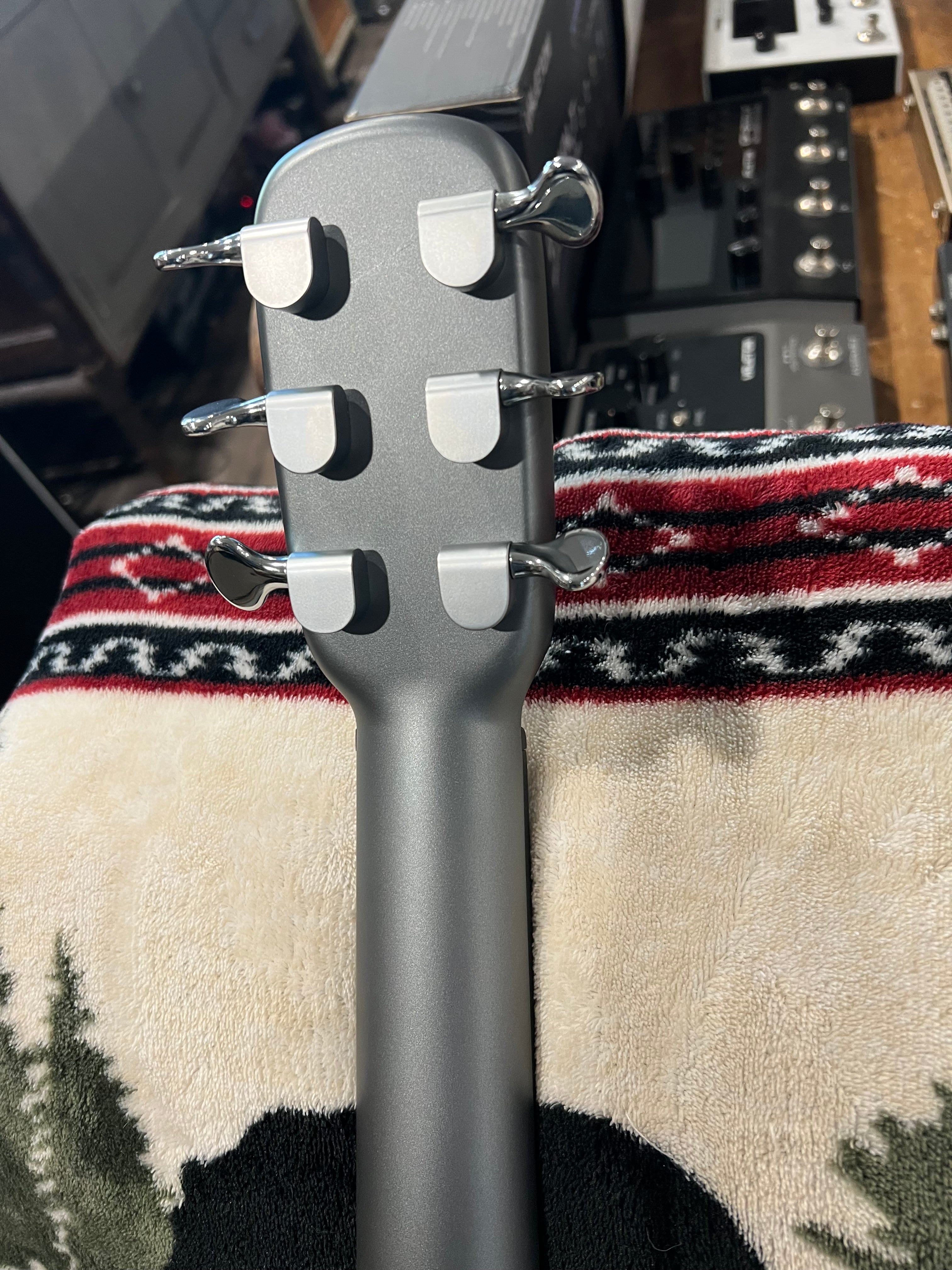 Lava ME3 38’’ Space Gray Lot#1