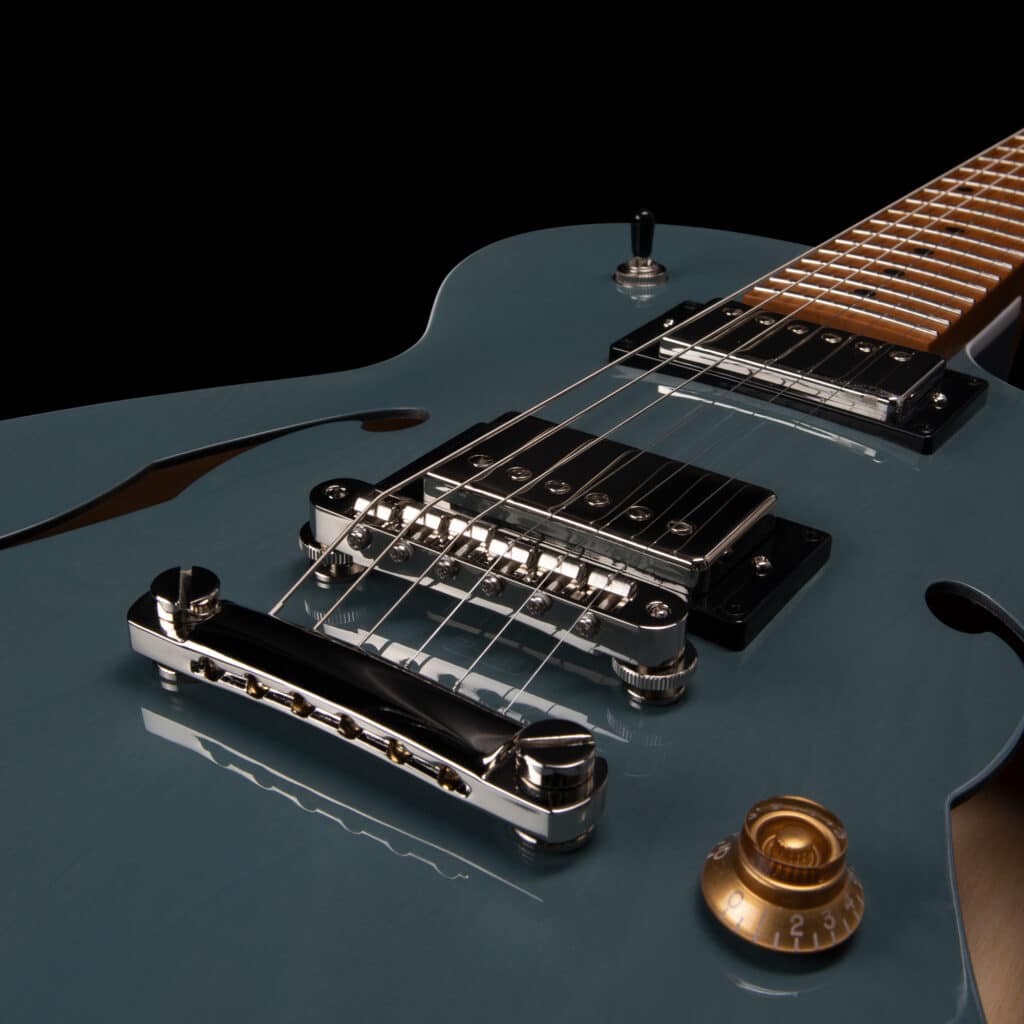 Godin Montreal Premiere Pro Aztek