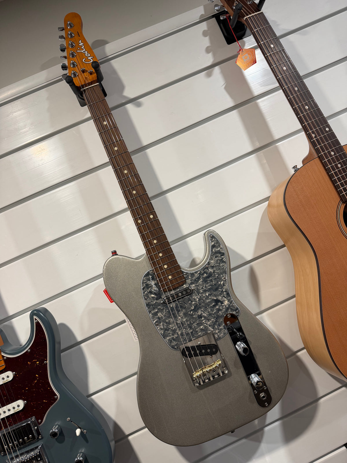 Godin Guitars
Stadium Pro LTD Electric Guitar Silver Gray Limited Edition
