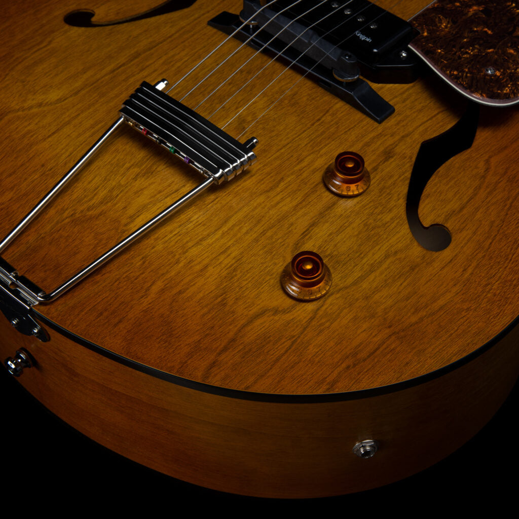 Godin 5th Avenue Jumbo P90 Harvest Gold