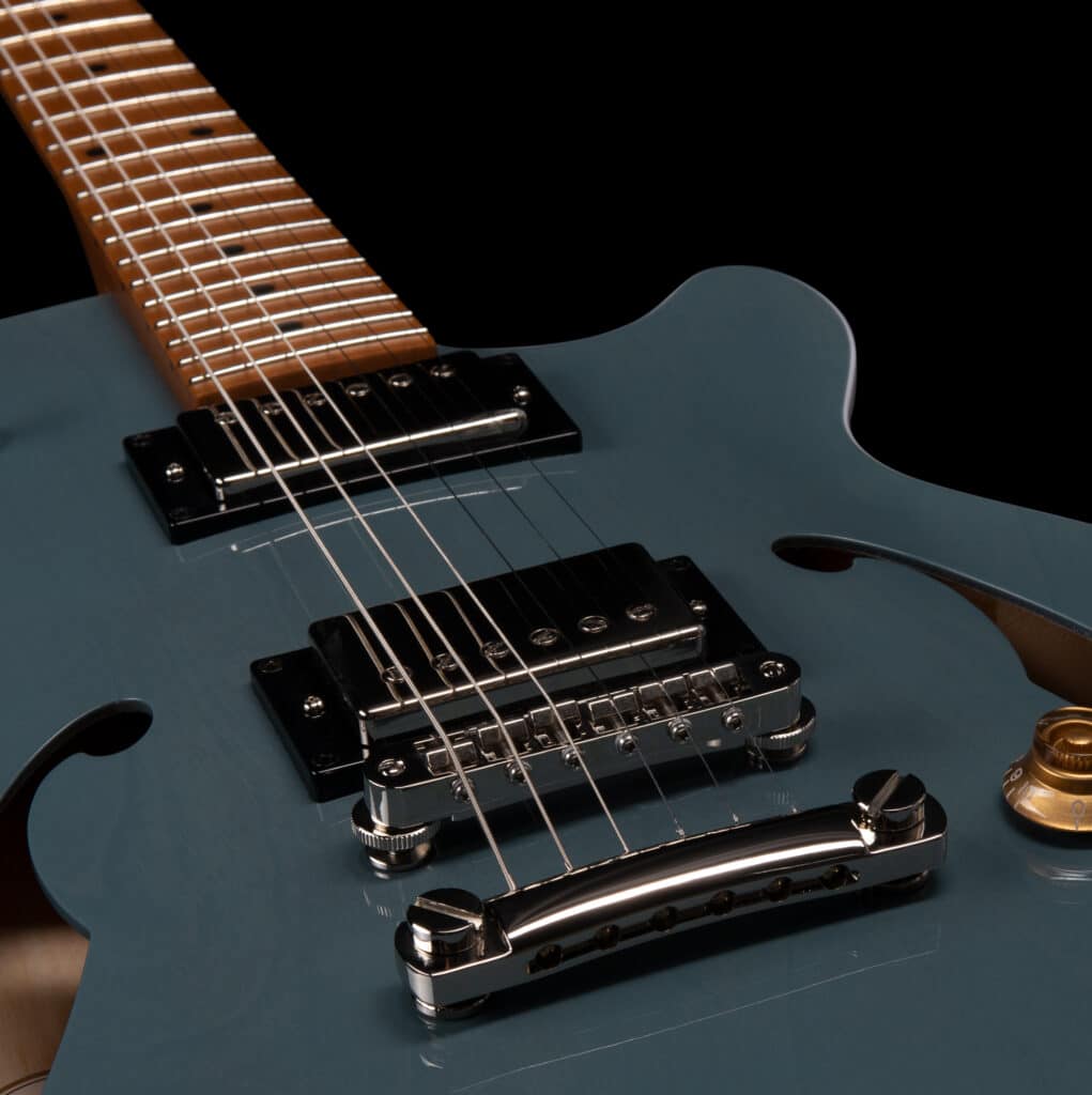 Godin Montreal Premiere Pro Aztek