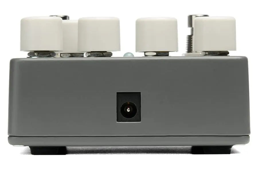 Electro-Harmonix
Bass Monophonic Synthesizer Pedal