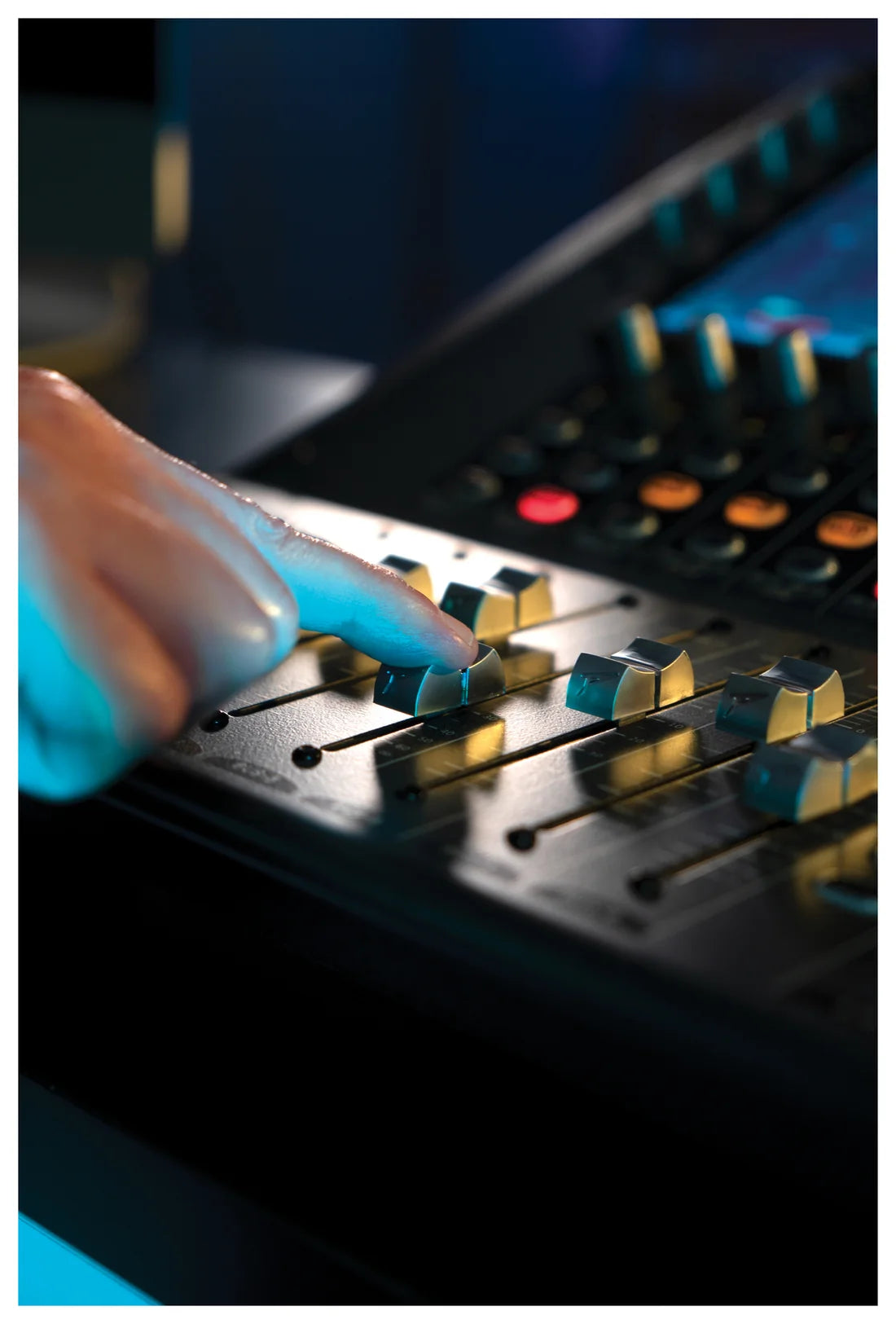 Peavey Aureus™ 28 Digital Mixer