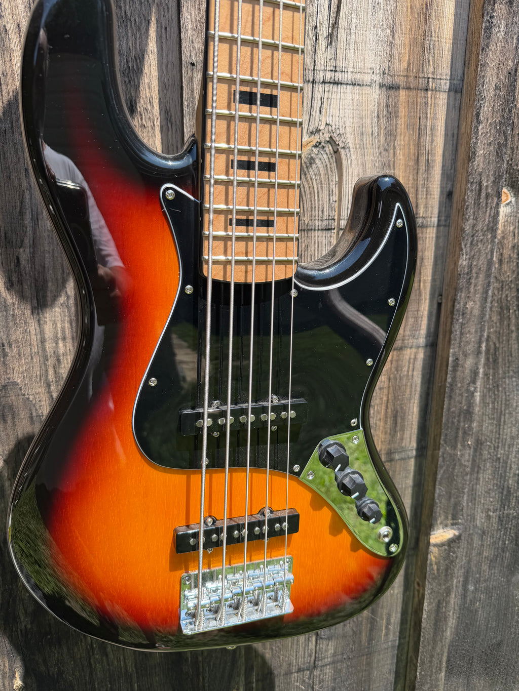 Tagima TJB-5 5 string Bass Demo