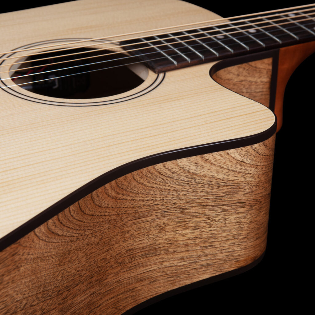 Godin Metropolis CW Natural EQ