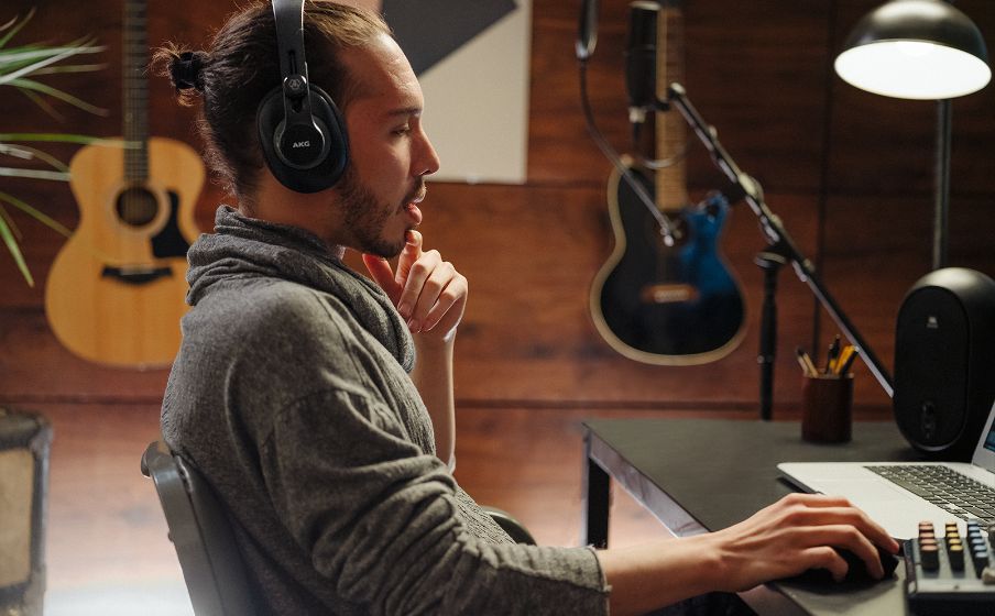 AKG K371 Over-ear, closed-back, foldable studio headphones