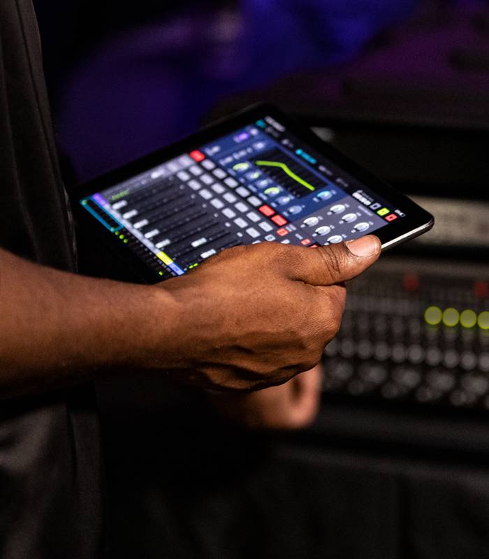 Zoom LIVETRAK L-20R 20-Channel Digital Mixer-Recorder for Stage Use
