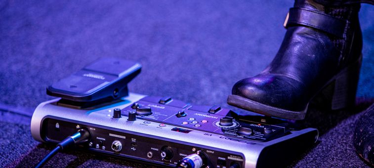 Zoom V6 Multi Effects Vocal Processor
