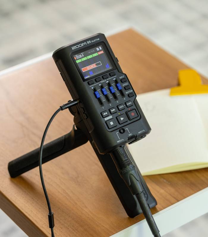 Zoom R4 | Multi-Track Recorder w Stereo Bouncing