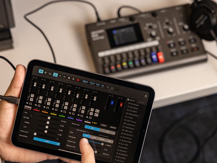 Zoom R12 MultiTrak 8-Track Recorder/Interface with Touchscreen