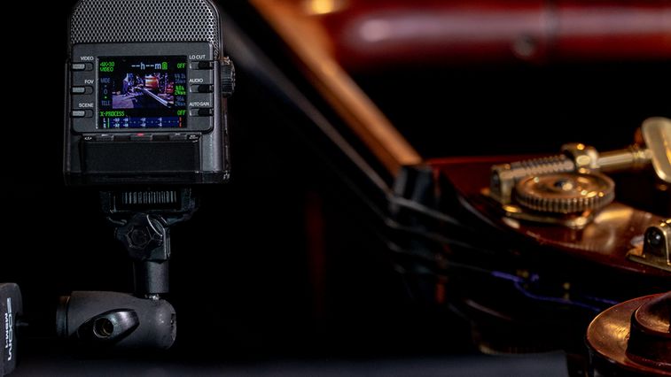 Zoom Q2n-4K Ultra-HD Handheld 4K Audio/Video Recorder